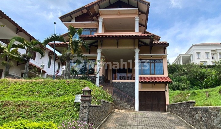 Luxury House Fully Furnished Ready to Occupy in Dago Pakar, Bandung City