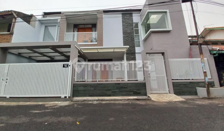 Semi-Furnished House Comfortable Location in Margahayu Raya, Bandung City