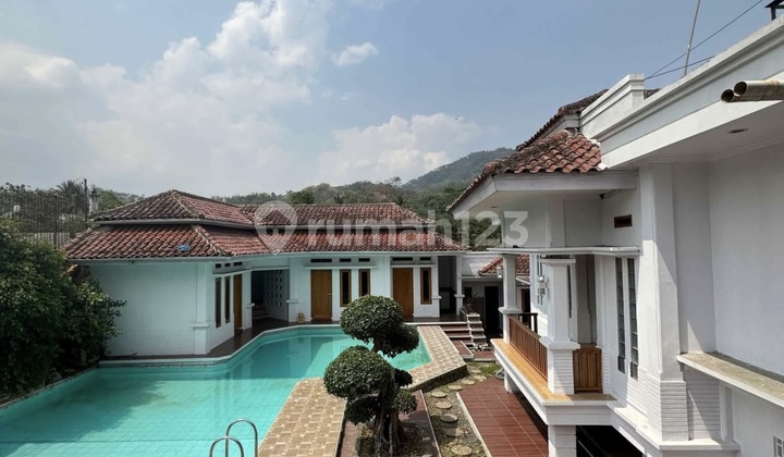 Rumah Mewah Semi Furnished Dengan Kolam Berenang di Cireunghas Sukabumi Harga Murah