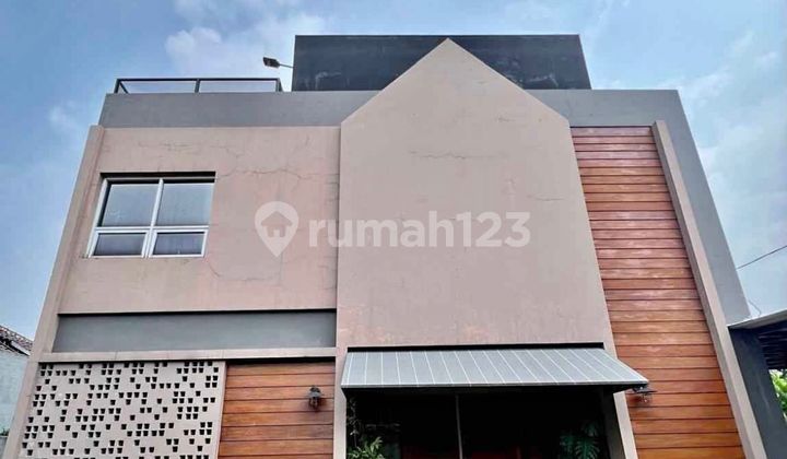 Rumah Mewah Semi Furnished di Komplek Buah Batu Bandung Harga Nego Menarik Rumah Mewah Semi Furnished di Komplek Buah Batu Bandung Harga Nego Menarik
