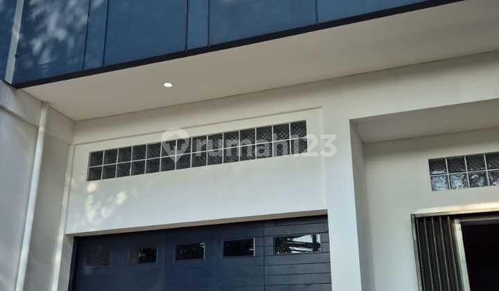 Ready-to-Occupy Shop House Suitable for Living While Doing Business in Cigadung, Bandung 2