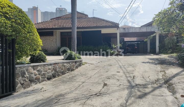 Rumah Vintage Lokasi Super Strategis di Kawasan Siliwangi Bandung Rumah Vintage Lokasi Super Strategis di Kawasan Siliwangi Bandung