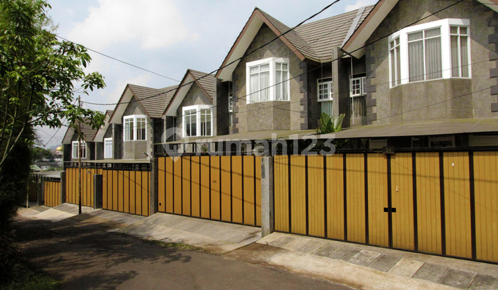 Semi-Furnished Luxury House in the Elite Setiabudi Complex, Bandung City