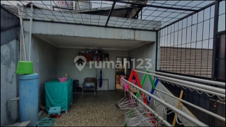 Semi-Furnished Luxury House Central City Location in Riau Bandung 2