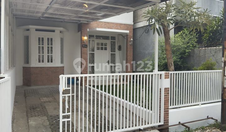 Rumah Minimalis Bergaya Kekinian di Komplek Buah Batu Bandung