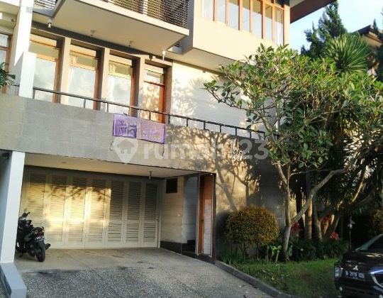 Disewakan Rumah Mewah di Komplek Elite Setra Duta Bandung Harga Terbaik 2