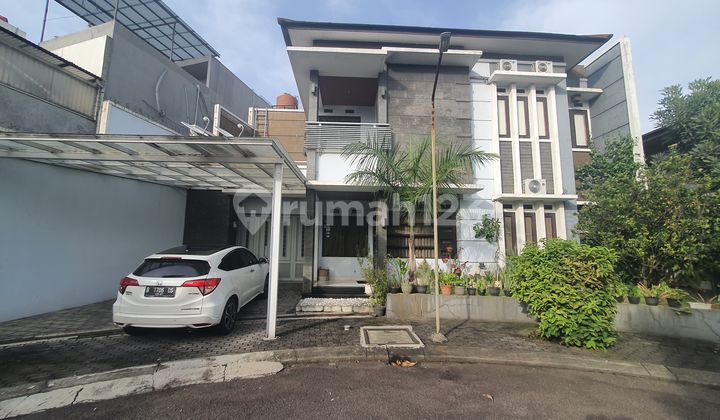 Rumah Mewah Semi Furnish di Komplek Elite Singgasana Bandung Kota