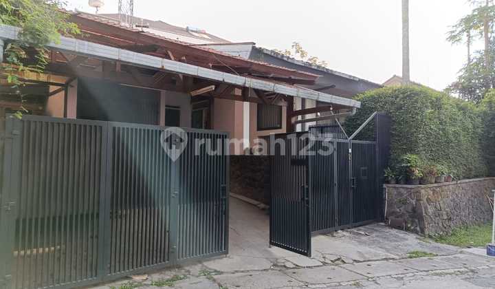 Rumah Dengan Tanah Luas di Ciumbuleuit Bandung Harga Nego Menarik