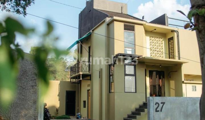 Rumah Semi Furnished View City Light di Ciwaruga Bandung Menarik