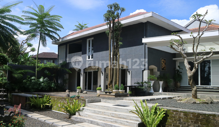 Semi-Furnished Luxury House in Setiabudi Regency Bandung Attractive 2