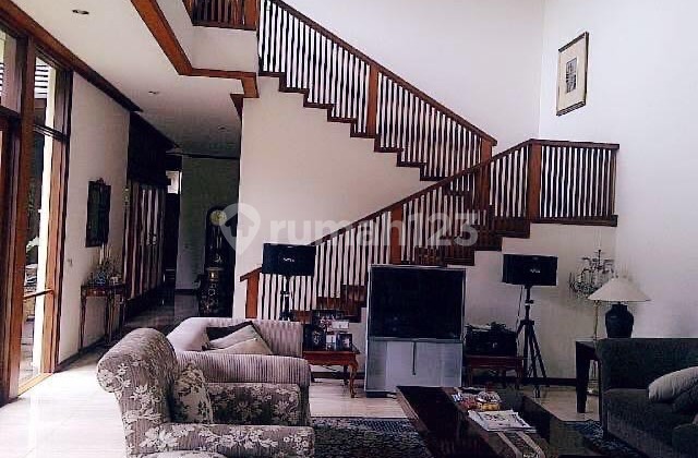 Old Money Semi Furnished House in Dago Area, Bandung City 2