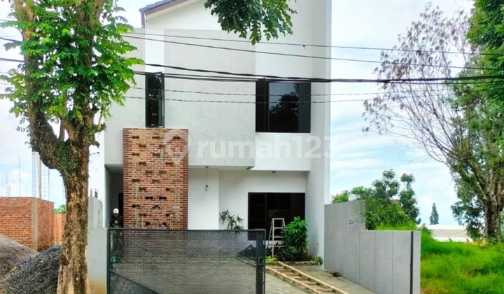 Contemporary Move-In Ready House in the Elite Setiabudi Complex, Bandung City 2