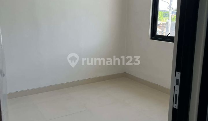 Ready-to-Occupy House with Strategic Location in Grand Sharond, Bandung City 2