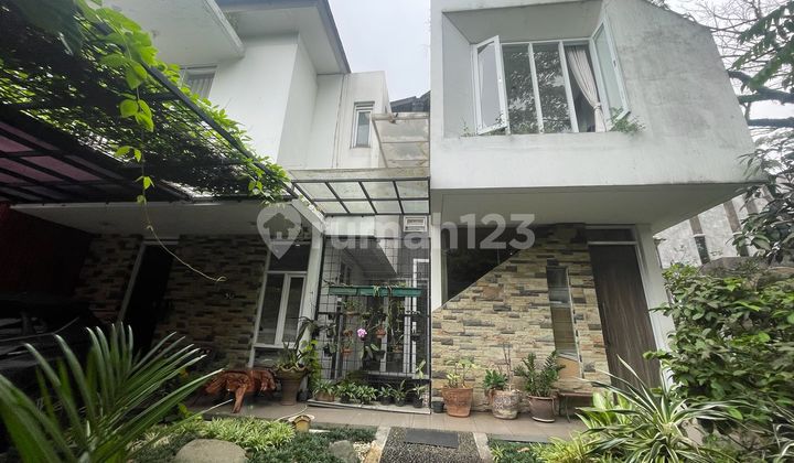 Semi-Furnished Corner House in Central Cimahi Complex Near Toll Access Semi-Furnished Corner House in Central Cimahi Complex Near Toll Access