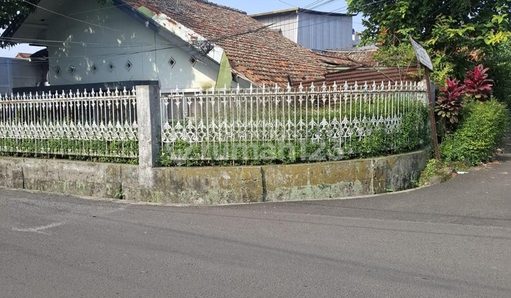 Land-Counted House in a Strategic Location in the Bkr Area of Bandung City 1