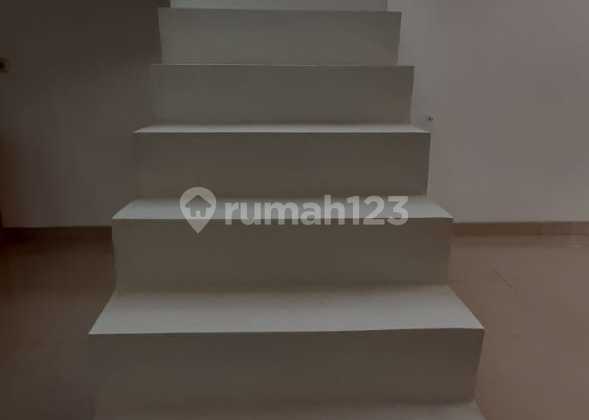 Rumah Minimalis Gaya Kekinian di Komplek Ciwaruga Bandung Menarik 2