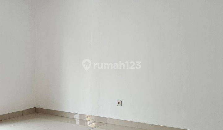 Rumah Cantik Dan Terawat di Graha Raya, Semi Furnished Dan Sudah Renovasi Siap Huni 2