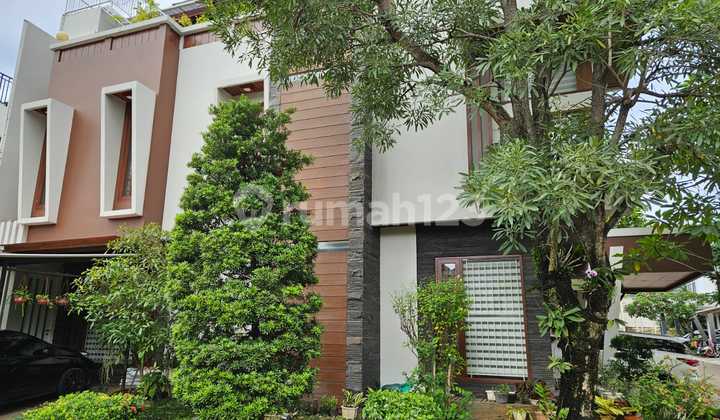 For sale corner house in Discovery Bintaro Jaya, architect-designed house, sturdy structure with Bangkirai wood. Certificate. Price 6.5 B negotiable. If you see it, you'll definitely like it right away 08111710202