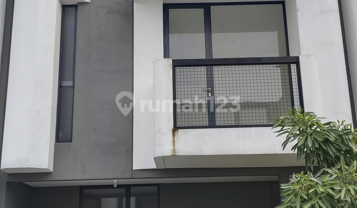 Rumah Disewakan Bagus 2 Lantai
