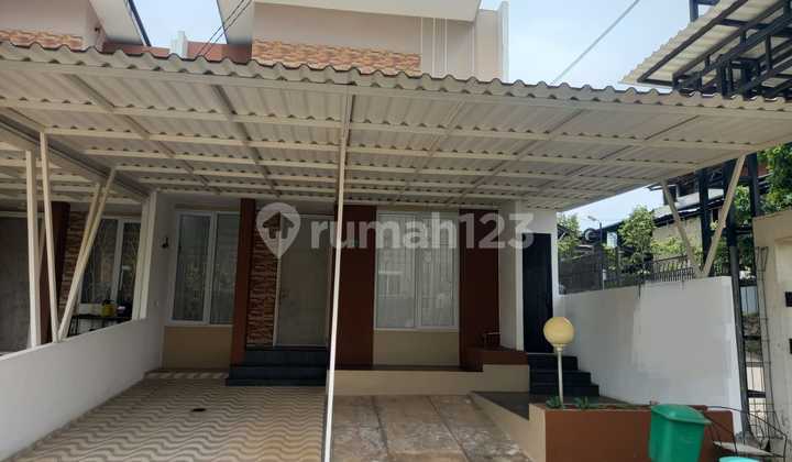 Ready-to-Occupy House Near Cisauk Station and Flyover Ready-to-Occupy House Near Cisauk Station and Flyover