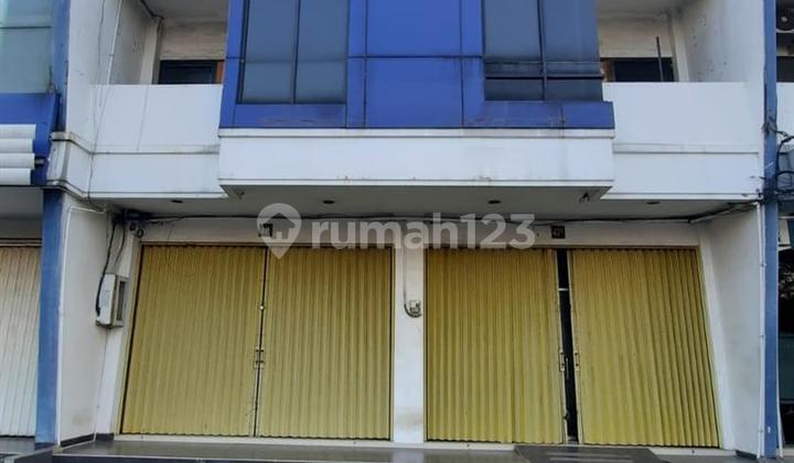 Shop house in Pancoran Mas, Depok, 2 units, 3 floors, 5 minutes to Grand Depok City. 2