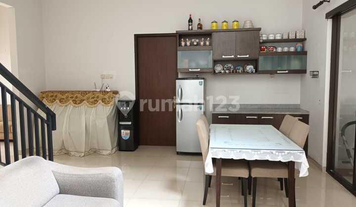 Rumah 2 Lantai Semi Furnish Daerah Tenggilis Utara Surabaya 2
