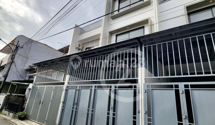 Rumah Baru Ready To Move In - 4Br+1 (Lt: 64 m² Lb: 160 m²) 2,4M, Jelambar, Jakarta Barat 1