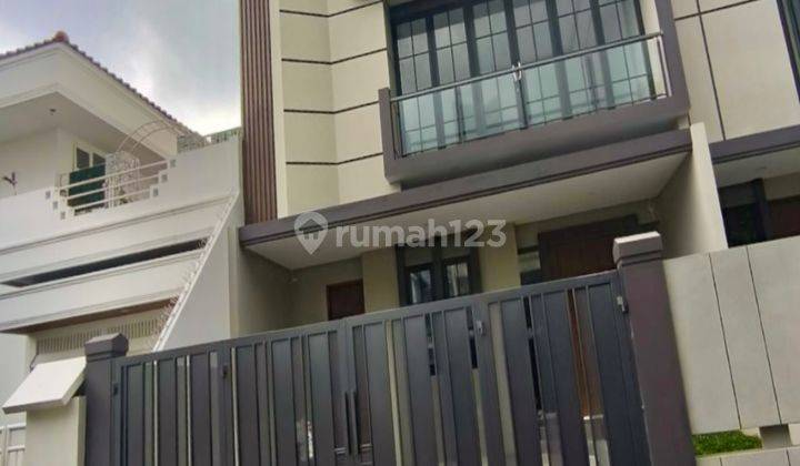 Dijual Rumah 3 Lantai Permata Buana - 5BR+1 (T/B 136 m² / 300 m²) Shgb, 6.7m, Kembangan, Jakarta Barat 1