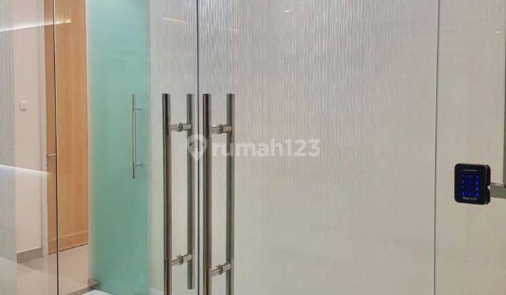 Dijual Murah Office Soho Capital - Luas 139 M², Furnished, 5.980M, Central Park, Jakarta Barat 2