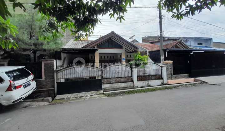 Rumah Tingkat Siap Huni dekat Terminal Antapani Jalan Lebar 