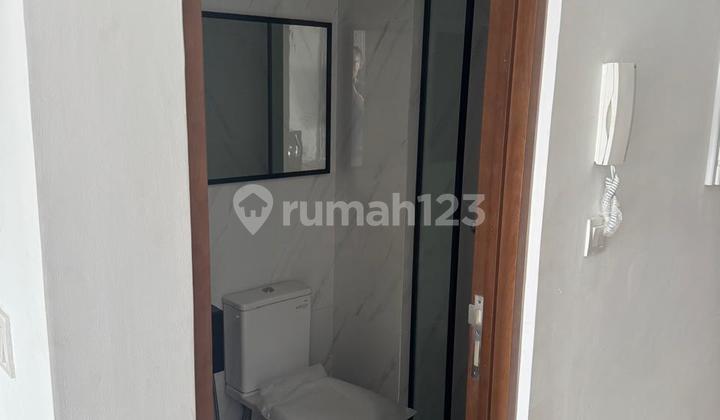 Newton Apartment Kuningan for quick sale, studio type and furnished. 2