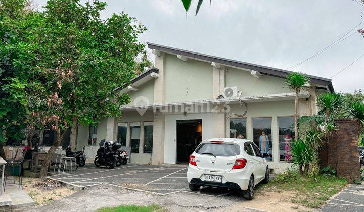 Multipurpose shop building on the main street in Pecatu 2