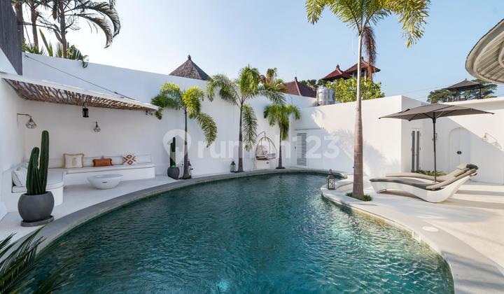 Villa Hawaii 3 Kamar Tidur Bergaya Tropis Berlokasi Di Pantai Berawa Canggu