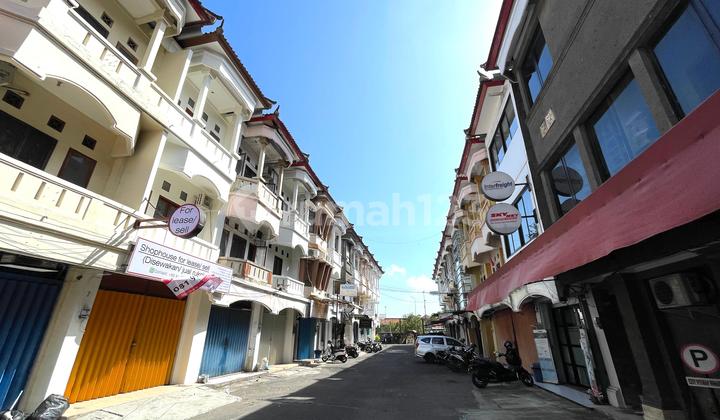 3-Story Shop House in Simpang Siur Sunset Road Strategic Location Shopping Complex