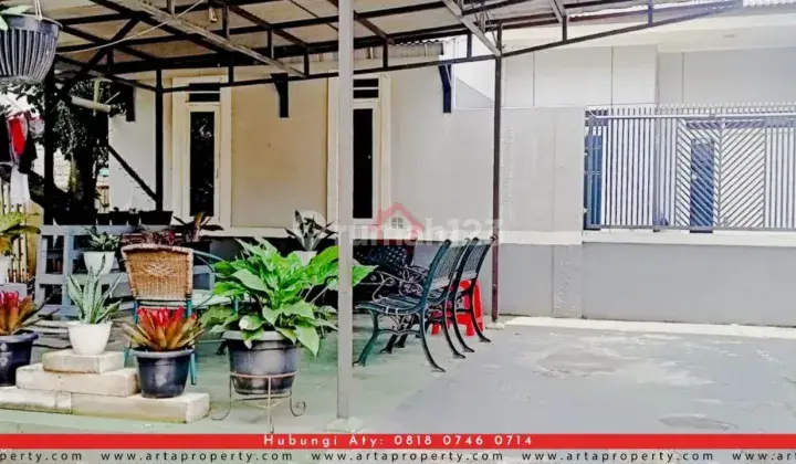 Rumah dengan halan luas, terdiri dari 2 bangunan   4