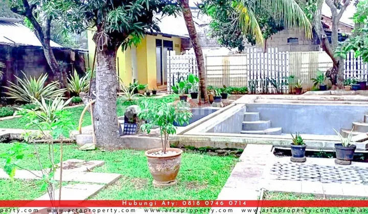 Rumah dengan halan luas, terdiri dari 2 bangunan   3