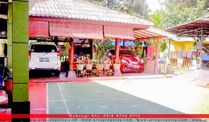 Rumah dengan halan luas, terdiri dari 2 bangunan   6