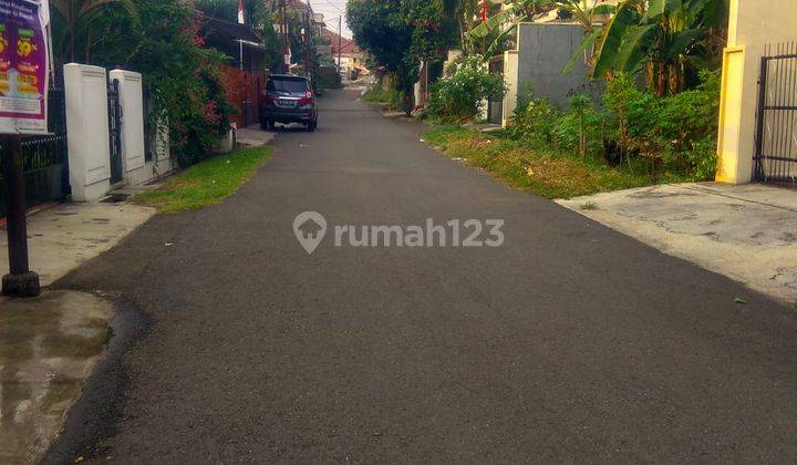 Rumah dengan halan luas, terdiri dari 2 bangunan   13