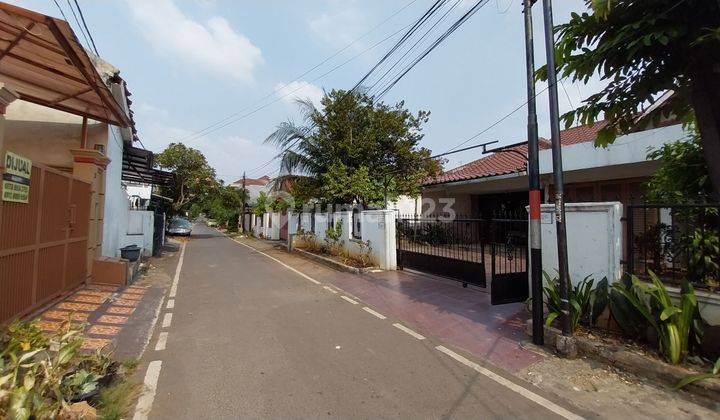 Rumah Klasik Di Duren Sawit Dilokasi Strategis Dekat St. Tj 2