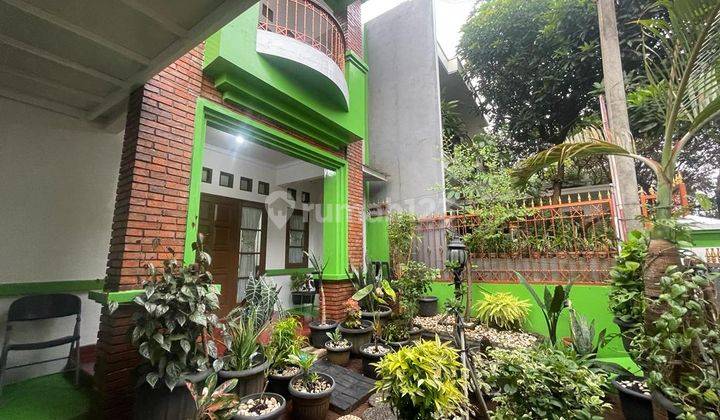 Rumah 2 Lantai Bagus Furnished SHM di Kemang Pratama 3, Bekasi 2