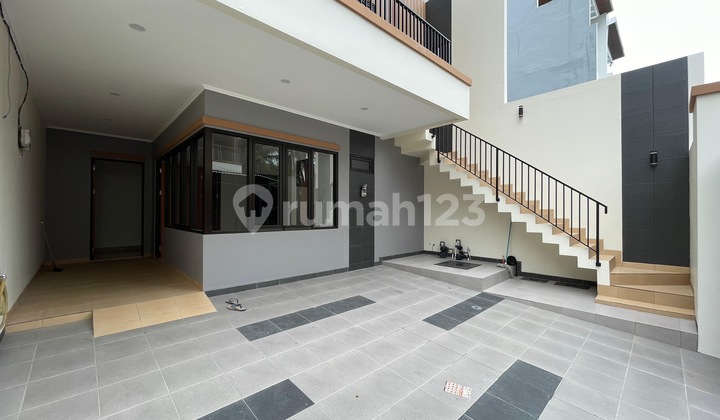 RUMAH BAGUS MINIMALISBARU DI MUARA KARANG UK 8x15