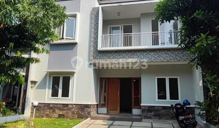 Rumah 2 Lantai di Sutera Jelita Alam Sutera Kondisi Seperti Baru.