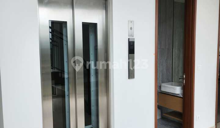 For Sale: Grand and Luxurious Sultan House in Lyndon Navapark BSD 2