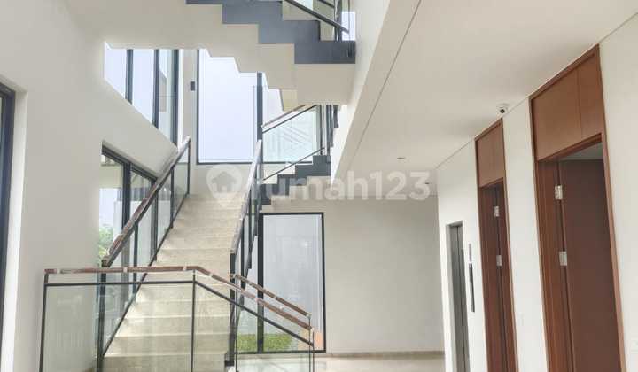 Dijual Rumah Sultan Bagus Dan Mewah di Lyndon Navapark Bsd 