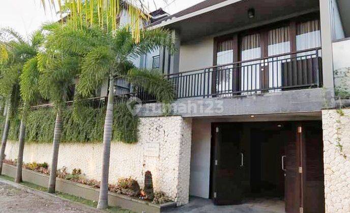 4 bedroom villa for sale near Jimbaran Beach, Bali, with swimming pool 1