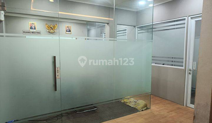 Di Jual Bangunan Kantor Jl. Kihajar Dewantoro Gondrong, Cipondoh. 2