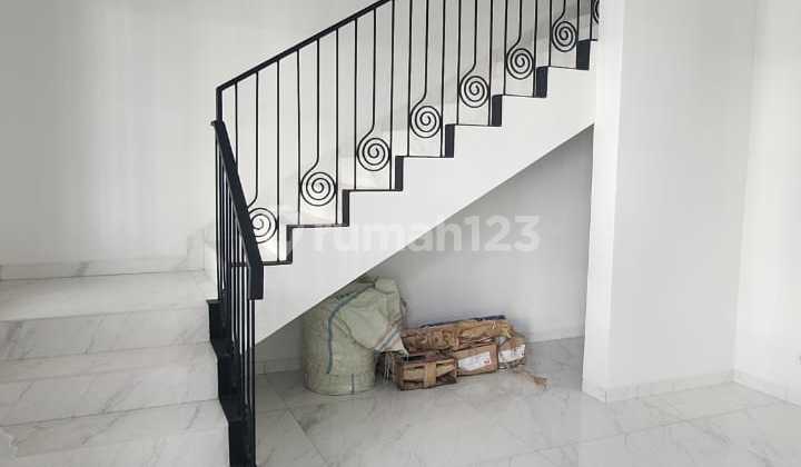 Jual Rumah 3 Lantai Bagus di Sutera Winona Alam Sutera, Tangerang 2