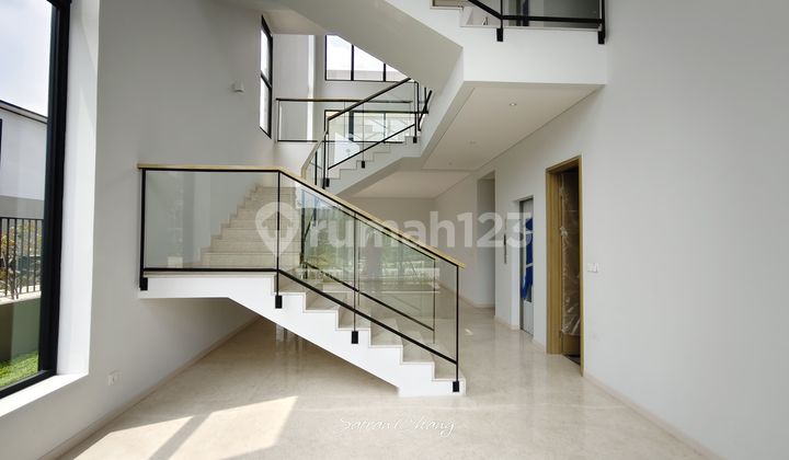 Cluster Layton, Navapark, BSD City, features direct underground access to The Breeze Mall. 2