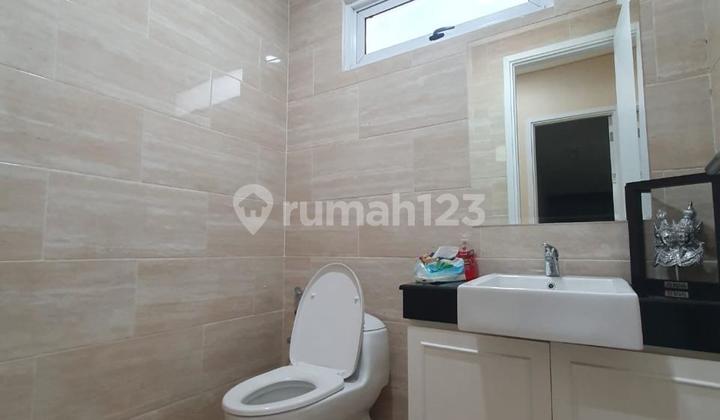 Ready-to-Occupy House in De Maja, De Park BSD, Luxurious and Neat, Fully Furnished, with Private Pool 2