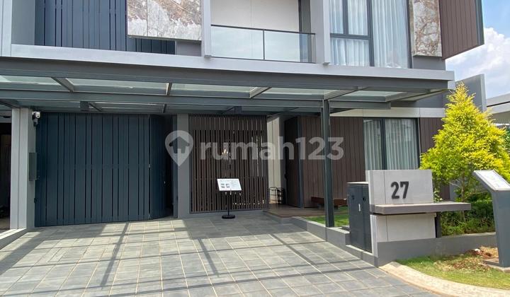 Hillary Hailey 12x20 Summarecon Bandung